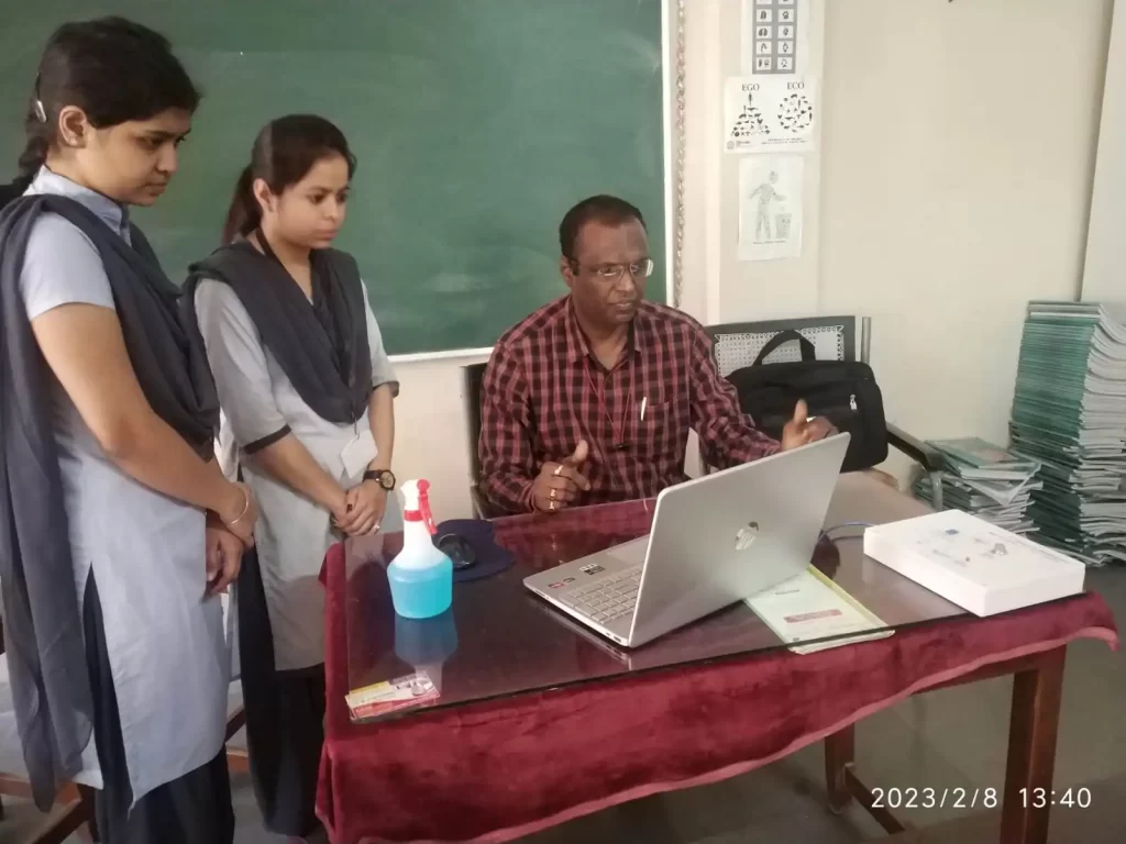 Air quality index analyser explained to MSc Zoology students in RLT 2 Vidyasagar Academy Akola