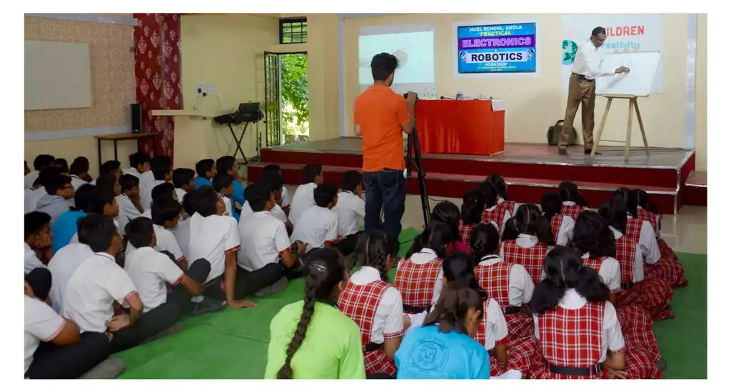Circuit Tiles Workshop at Noel CBSE School Akola 8 Vidyasagar Academy Akola
