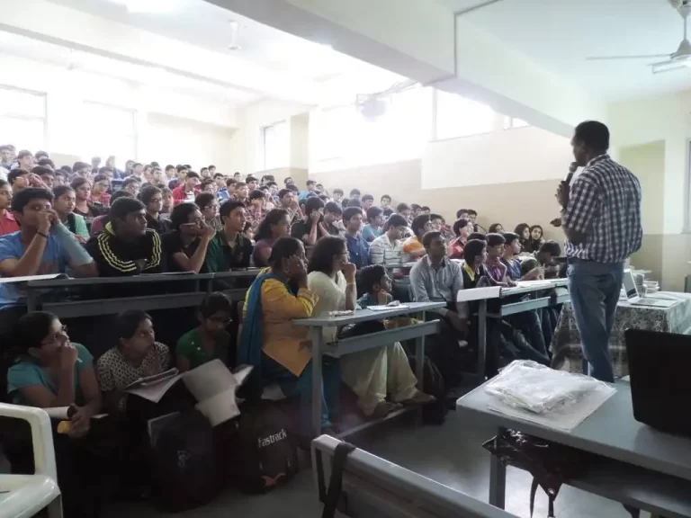 Vidyasagar Academy Robotics Workshop at Fergusson College Pune