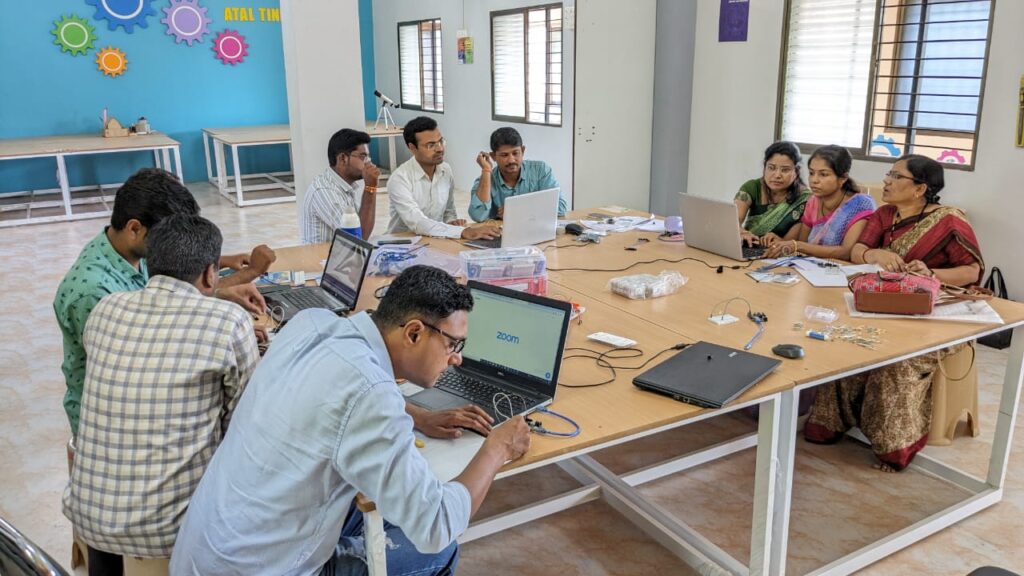 ATL Lab Workshop at Seth Bansidhar School Telhara conducted by Vidyasagar Academy Akola 13 Vidyasagar Academy Akola