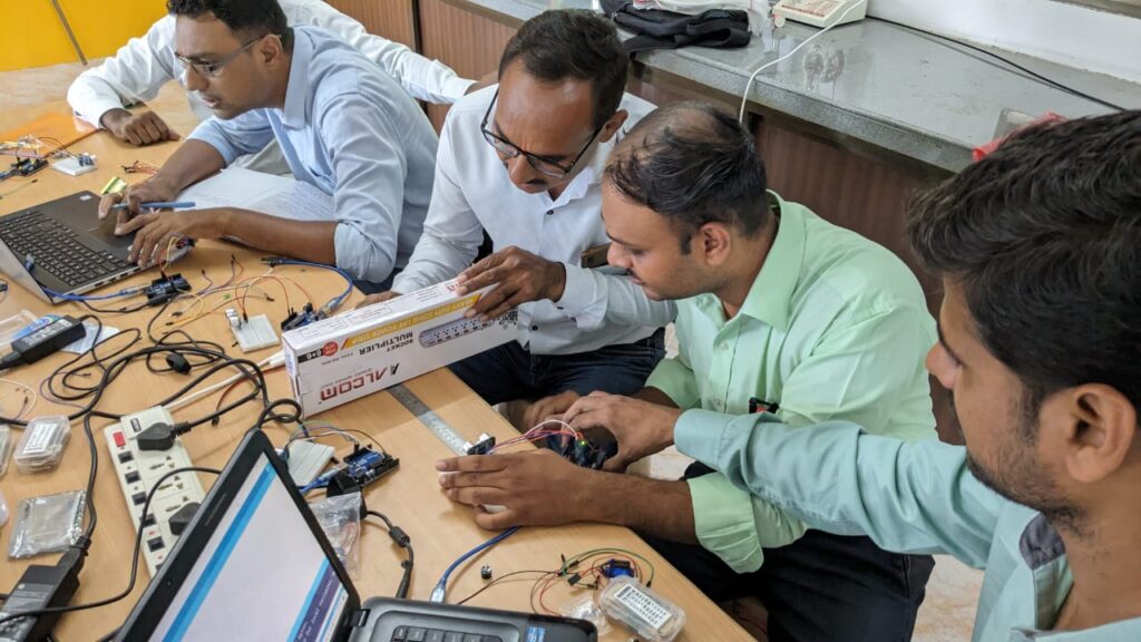 ATL Lab Workshop at Seth Bansidhar School Telhara conducted by Vidyasagar Academy Akola 4 Vidyasagar Academy Akola