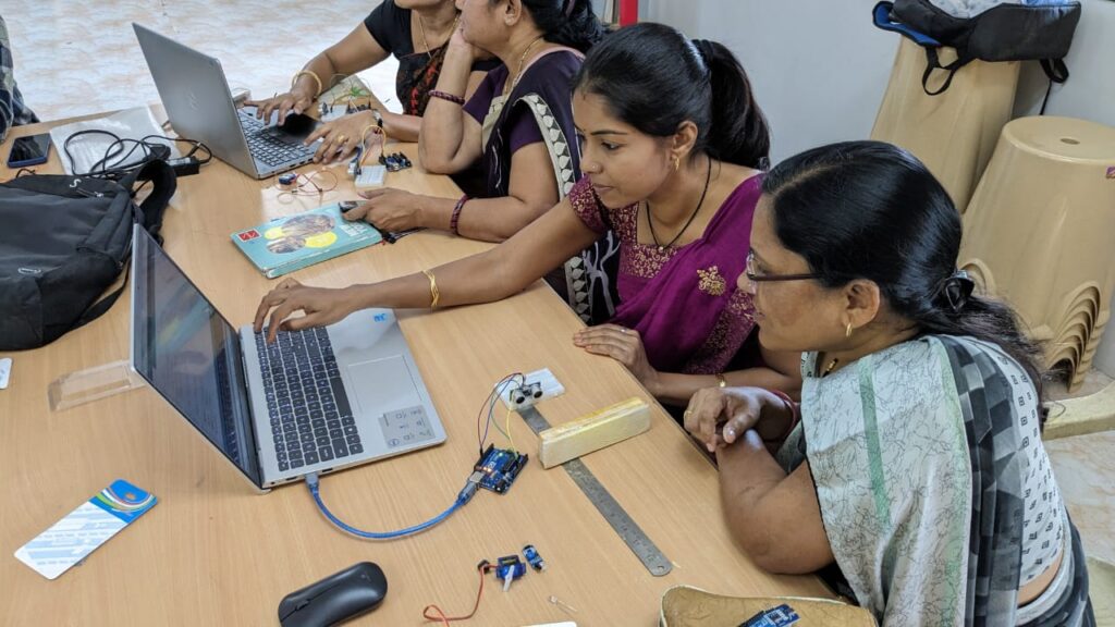 ATL Lab Workshop at Seth Bansidhar School Telhara conducted by Vidyasagar Academy Akola 5 Vidyasagar Academy