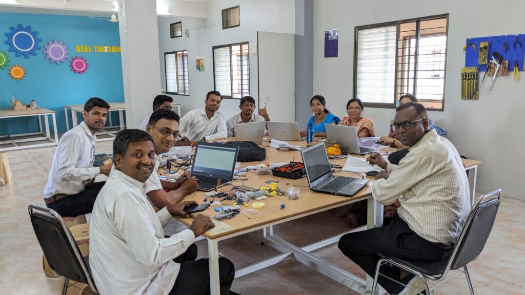 ATL Lab Workshop at Seth Bansidhar School Telhara conducted by Vidyasagar Academy Akola 7 Vidyasagar Academy Akola