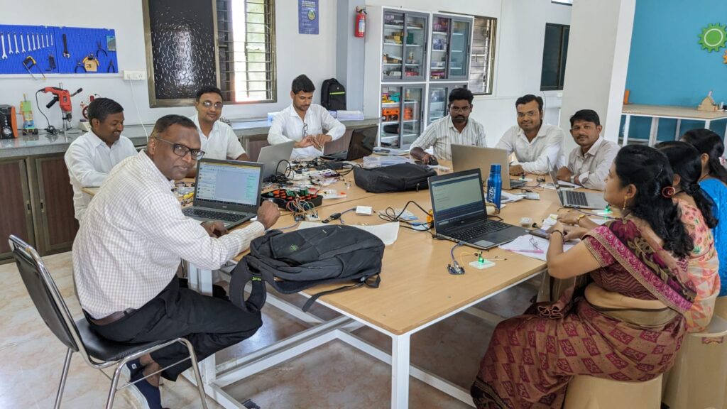 ATL Lab Workshop at Seth Bansidhar School Telhara conducted by Vidyasagar Academy Akola 9 Vidyasagar Academy