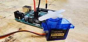 Having trouble to drive Servo motor with Arduino Uno SMD? Get perfect solution now...